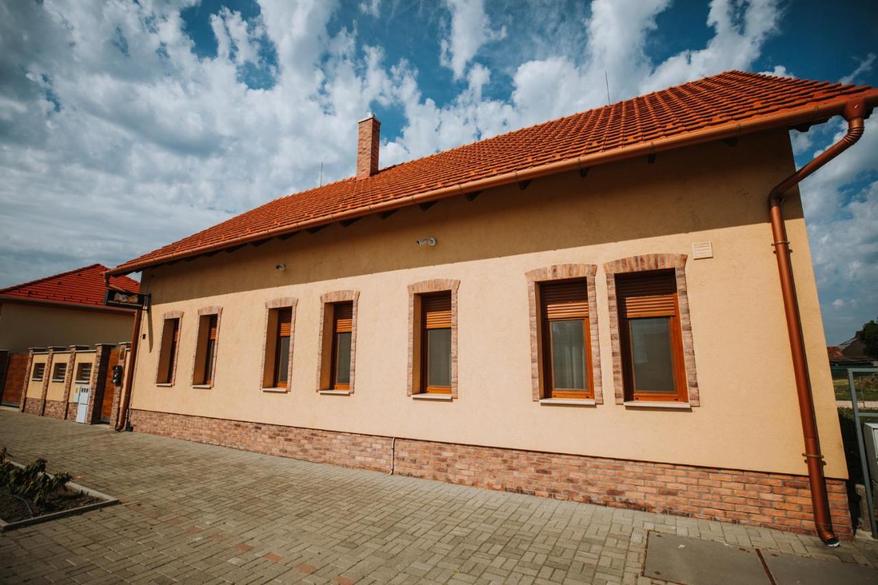Németh Apartmanházak Morahalom Ngoại thất bức ảnh